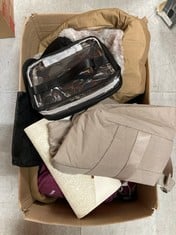 Lot 136  
            Edinburgh SR33 - Delivery Only 

                
QUANTITY OF CLOTHING & APPAREL ITEMS TO INCLUDE COSMETIC BAG: LOCATION - B