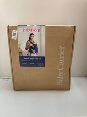 Lot 145  
            Edinburgh SR33 - Delivery Only 

                
BABYBJORN BABY CARRIER ONE AIR 0-3 YEARS:: LOCATION - B