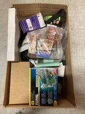 Lot 207  
            Edinburgh SR33 - Delivery Only 
                
QUANTITY OF PET ITEMS TO INCLUDE FUVAL BREEDING BOX: LOCATION - B