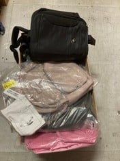 Lot 209  
            Edinburgh SR33 - Delivery Only 
                
QUANTITY OF CLOTHING & APPAREL ITEMS TO INCLUDE BLACK TRAVEL BAG: LOCATION - B