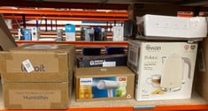 Lot 230  
            Edinburgh SR33 - Delivery Only 
                
QUANTITY OF KITCHEN & APPLIANCES ITEMS TO INCLUDE PHILIPS 3000 SERIES HANDHELD ST...