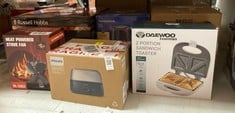 Lot 235  
            Edinburgh SR33 - Delivery Only 
                
QUANTITY OF KITCHEN & APPLIANCES ITEMS TO INCLUDE DAEWOO SANDWICH TOASTER: LOCATI...