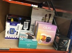 Lot 276  
            Edinburgh SR33 - Delivery Only 

                
QUANTITY OF HEALTH & BEAUTY ITEMS TO INCLUDE OLAY POWER OF RADIANCE GIFT SET: VIT...