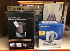 Lot 313  
            Edinburgh SR33 - Delivery Only 
                
QUANTITY OF KITCHEN & APPLIANCES ITEMS TO INCLUDE RUSSELL HOBBS ELECTRIC 0.85L TR...