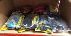 Lot 342  
            Edinburgh SR33 - Delivery Only 
                
QUANTITY OF SPORTS & EXERCISE ITEMS TO INCLUDE CRESSI JAVA FULL FACE MASK CLEAR/B...