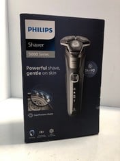 Lot 370  
            Edinburgh SR33 - Delivery Only 

                
PHILIPS SHAVER SERIES 5000 - WET & DRY ELECTRIC SHAVER IN CARBON GREY (MODEL S588...