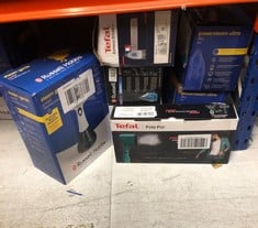 Lot 427  
            Edinburgh SR33 - Delivery Only 

                
QUANTITY OF KITCHEN & APPLIANCES ITEMS TO INCLUDE TEFAL EXPRESS STEAM, STEAM IRON...