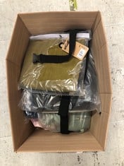 Lot 453  
            Edinburgh SR33 - Delivery Only 

                
QUANTITY OF BAGS TO INCLUDE HIGHLANDER FORCES ARMY BAG: LOCATION - ROW E