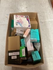 Lot 488  
            Edinburgh SR33 - Delivery Only 

                
QUANTITY OF TECH & GAMING ITEMS TO INCLUDE RAZER BASILISK V3 MOUSE: LOCATION - ROW F