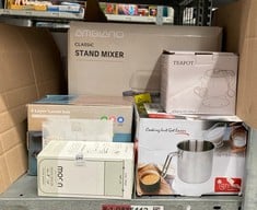 Lot 208  
            Edinburgh SR33 - Delivery Only 

                
QUANTITY OF KITCHEN & APPLIANCES ITEMS TO INCLUDE MOON 360° INSULATED TRAVEL MUGS...