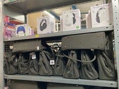 Lot 250  
            Edinburgh SR33 - Delivery Only 

                
10 X ECO BY NATY NAPPY BAG GREEN, MADE OF GOTS CERTIFIED ORGANIC COTTON, MAGNETIC...