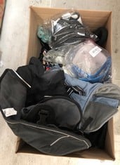 Lot 269  
            Edinburgh SR33 - Delivery Only 
                
QUANTITY OF PET PRODUCTS ITEMS TO INCLUDE PAWABOO MULTICOLOURED HARNESS: LOCATION...