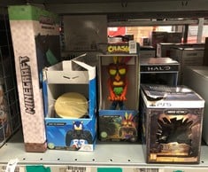 Lot 291  
            Edinburgh SR33 - Delivery Only 
                
QUANTITY OF TOYS & GAMES ITEMS TO INCLUDE CABLEGUYS CRASH BANDICOOT CRASH AKU AKU...