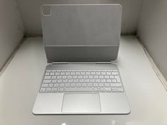 Lot 311  
            Edinburgh SR33 - Delivery Only 

                
APPLE MAGIC KEYBOARD FOR IPAD PRO 13?INCH (M4) - BRITISH ENGLISH - WHITE.: LOCATI...