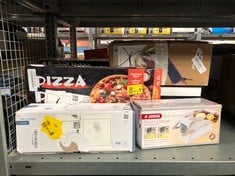 Lot 322  
            Edinburgh SR33 - Delivery Only 

                
QUANTITY OF KITCHEN & APPLIANCES ITEMS TO INCLUDE JUDGE POTATO CHIPPER WITH 2 CUT...