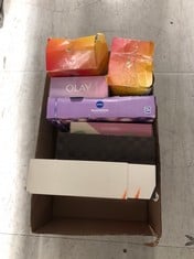 Lot 337  
            Edinburgh SR33 - Delivery Only 

                
QUANTITY OF HEALTH & BEAUTY ITEMS TO INCLUDE SANCTUARY SPA SPA DAY DISCOVERY GIFT...