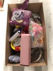 Lot 411  
            Edinburgh SR33 - Delivery Only 

                
QUANTITY OF TOYS & GAMES ITEMS TO INCLUDE B.BOX TRIO TEETHER (PEONY): LOCATION - ...