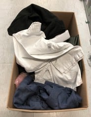 Lot 559  
            Edinburgh SR33 - Delivery Only 

                
QUANTITY OF  ITEMS TO INCLUDE ESSENTIALS WOMEN'S STRAIGHT LEG SWEATPANTS WITH DRA...