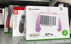 Lot 578  
            Edinburgh SR33 - Delivery Only 

                
QUANTITY OF TECH & GAMING ITEMS TO INCLUDE NINTENDO SWITCH - PRO CONTROLLER: LOCA...