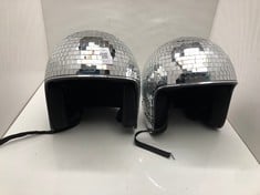 Lot 591  
            Edinburgh SR33 - Delivery Only 
                
2 X MOTORBIKE SPARKLY HELMETS SIZE M: LOCATION - F RACK