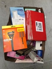 Lot 615  
            Edinburgh SR33 - Delivery Only 

                
QUANTITY OF HEALTH & BEAUTY ITEMS TO INCLUDE GILLETTE FUSION 5 RAZOR FOR MEN, 1 G...