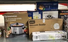 Lot 621  
            Edinburgh SR33 - Delivery Only 

                
QUANTITY OF KITCHEN & APPLIANCES ITEMS TO INCLUDE STATUS ODESSA HAND BLENDER, 170...