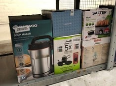 Lot 634  
            Edinburgh SR33 - Delivery Only 

                
QUANTITY OF KITCHEN & APPLIANCES ITEMS TO INCLUDE DAEWOO 2-IN-1 SOUP MAKER & SMOO...