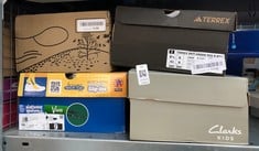 Lot 65  
            Edinburgh SR33 - Delivery Only 

                
QUANTITY OF CLOTHING & APPAREL ITEMS TO INCLUDE ADIDAS TERREX TRAINERS UK 8.5: LO...