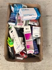 Lot 92  
            Edinburgh SR33 - Delivery Only 

                
QUANTITY OF HEALTH & BEAUTY ITEMS TO INCLUDE TANGLE TEEZER ULTIMATE DETANGLER HAI...