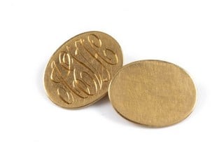 Lot 122  
            Nottingham Luxury Room - Delivery Only 

                
18ct Yellow Gold Single Oval Cufflink, 1.8x0.9cm, 5.6g.  Auction Guide: £250-£350...