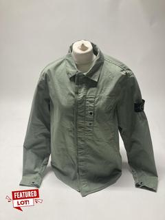 Lot 14  
            Birmingham Premium - Parcel Delivery Only 

                
STONE ISLAND ZIP OVERSHIRT (SIZE L) COLOUR (SAGE) ORIGINAL RRP £420