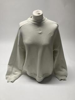 Lot 16  
            Birmingham Premium - Parcel Delivery Only 

                
THE COUTURE CLUB LAUNDERED CLASSIC SWEATSHIRT (SIZE 8) ORIGINAL RRP £100