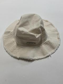 Lot 175  
            Birmingham Premium - Parcel Delivery Only 

                
JACQUEMUS BUCKET HAT (COLOUR OFF WHITE) ORIGINAL RRP £130