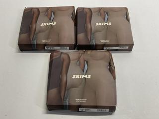 Lot 179  
            Birmingham Premium - Parcel Delivery Only 

                
3 X SKIMS SEAMLESS SCULPT BRIEF BODYSUIT (SIZE M) COLOUR (CLAY) TOTAL ORIGINAL RR...
