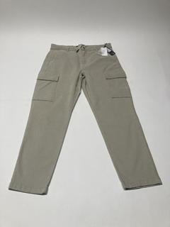 Lot 17  
            Birmingham Premium - Parcel Delivery Only 

                
7 FOR ALL MANKIND CARGO CHINO WIDE LEG TROUSER (SIZE 36) COLOUR (GREY) ORIGINAL R...