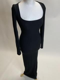 Lot 190  
            Birmingham Premium - Parcel Delivery Only 

                
4 X SKIMS CLOTHES TO INCLUDE LONG SLEEVE DRESS (SIZE S) TOTAL ORIGINAL RRP £175