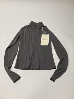 Lot 208  
            Birmingham Premium - Parcel Delivery Only 

                
3 X CLOTHES TO INCLUDE ULTIMATE SHORT SLEEVE SEAM DETAIL CURVED HEM TOP (SIZE XL)...