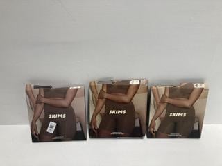 Lot 216  
            Birmingham Premium - Parcel Delivery Only 

                
3 X CLOTHES TO INCLUDE SKIMS SEAMLESS SCULPT MID WAIST MID THIGH SHORT (SIZE XXS)...