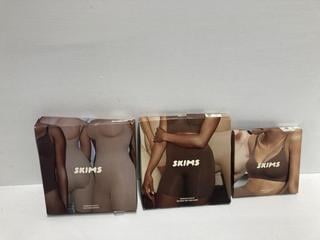 Lot 220  
            Birmingham Premium - Parcel Delivery Only 

                
3 X CLOTHES TO INCLUDE SKIMS SEAMLESS SCULPT BRALETTE (SIZE L) TOTAL ORIGINAL RRP...