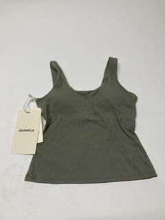 Lot 233  
            Birmingham Premium - Parcel Delivery Only 

                
3 X CLOTHES TO INCLUDE GYMSHARK SCULPT SEAMLESS SHORT RED (SIZE M) TOTAL ORIGINAL...