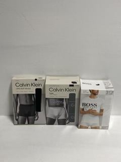 Lot 235  
            Birmingham Premium - Parcel Delivery Only 

                
3 X CLOTHES TO INCLUDE HUGO BOSS PURE COTTON REGULAR CREW NECK T-SHIRT (SIZE M) T...