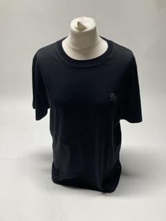 Lot 240  
            Birmingham Premium - Parcel Delivery Only 

                
MOOSE KNUCKLES BLACK CRESCENT TEE BLACK T-SHIRT (SIZE M)