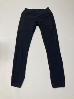 Lot 251  
            Birmingham Premium - Parcel Delivery Only 

                
MONDAY SWIMWEAR MALTA BLOCKED BOTTOM (SIZE L) GYMSHARK BLACK LEGGINS (SIZE M)