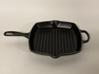 Lot 259  
            Birmingham Premium - Parcel Delivery Only 

                
LE CREUSET ENAMELLED CAST IRON FONTE EMAILLE ORIGINAL RRP £159