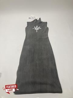 Lot 29  
            Birmingham Premium - Parcel Delivery Only 
                
DI PETSA TRIDENT KNIT LONG DRESS (SIZE M) COLOUR (GREY) ORIGINAL RRP £470