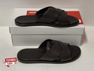 Lot 2  
            Birmingham Premium - Parcel Delivery Only 
                
ORLEBAR BROWN SANDALS (SIZE 10) ORIGINAL RRP £345