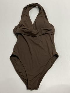 Lot 347  
            Birmingham Premium - Parcel Delivery Only 

                
3 X CLOTHES TO INCLUDE SEAFOLLY HIGH WAIST WRAP FRONT PANT (SIZE 12) TOTAL ORIGIN...