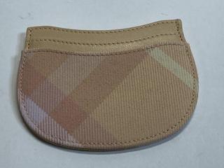 Lot 44  
            Birmingham Premium - Parcel Delivery Only 
                
BURBERRY ROCKING CARD CASE COLOUR(PEACH) ORIGINAL RRP £310