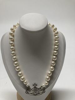 Lot 69  
            Birmingham Premium - Parcel Delivery Only 
                
VIVIENNE WESTWOOD ONE ROW PEARL BAS RELIEF CHOKER ORIGINAL RRP £195