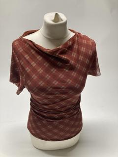 Lot 81  
            Birmingham Premium - Parcel Delivery Only 
                
DOUBLE LAYER SKIN TOP (SIZE 10) AND PEACHY DEN ONE OFF SHOULDER TOP TOTAL ORIGINA...